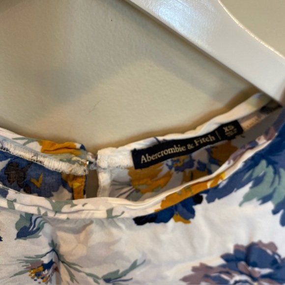 Abercrombie & Fitch women's floral print button back blouse top Womens Size XS - Picture 3 of 6